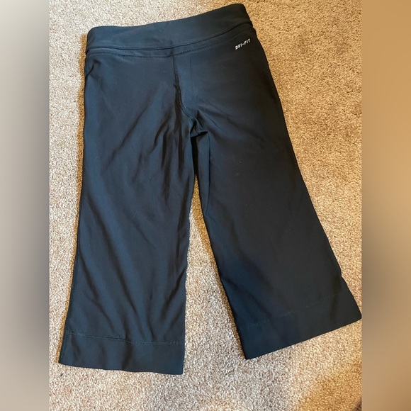 Nike Dri-Fit Womens Size Small S Running Capri Cropped Leggings Pants - Picture 2 of 3
